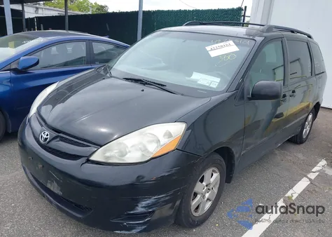 2010 Toyota Sienna Le z USA, uszkodzony, nr VIN 5TDKK4CCXAS306217